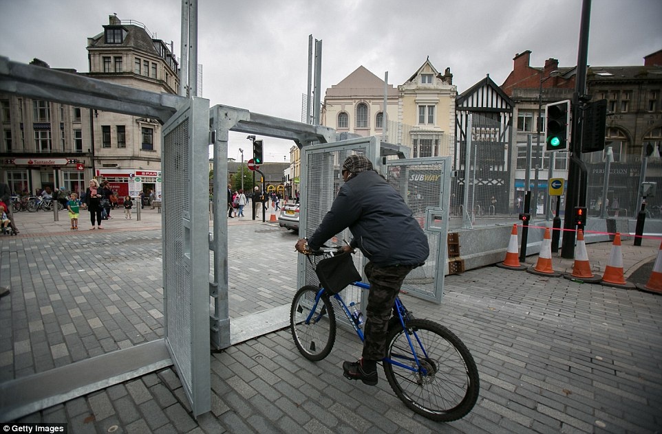 Những người biểu tình dự kiến sẽ đến thành phố trong tuần này. Họ sẽ tập trung tại trại hòa bình ở công viên Tredegar và tổ chức biểu tình từ ngày 30/8 đến ngày 4/9.