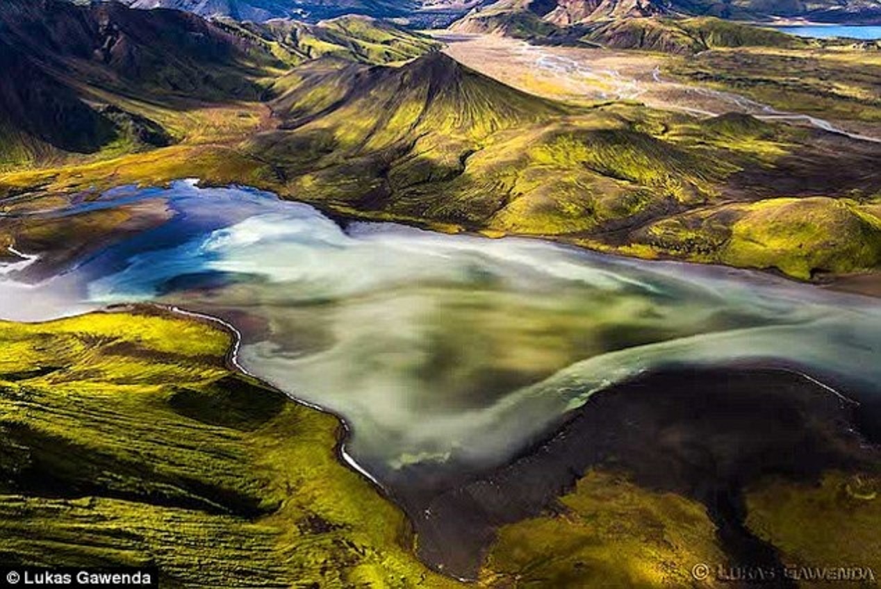 Ve dep huyen bi cua Iceland nhin tu tren cao hinh anh