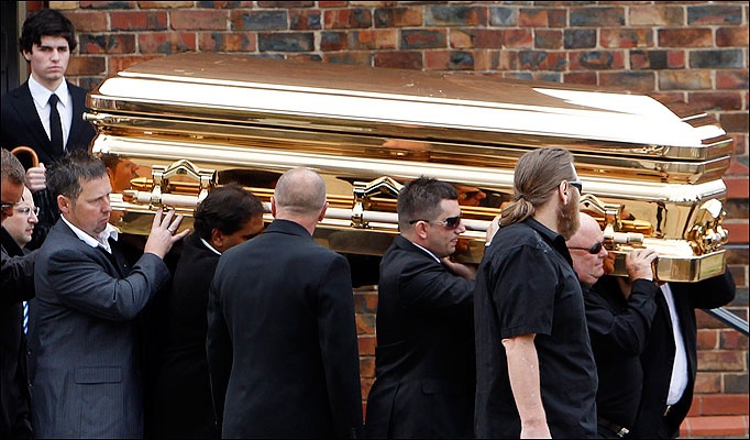 Tien trum xa hoi den ve coi am bang quan tai vang hinh anh