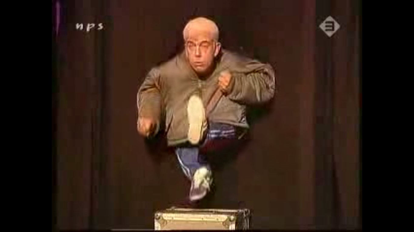 Man bieu dien hai huoc cua hai ao thuat gia hinh anh