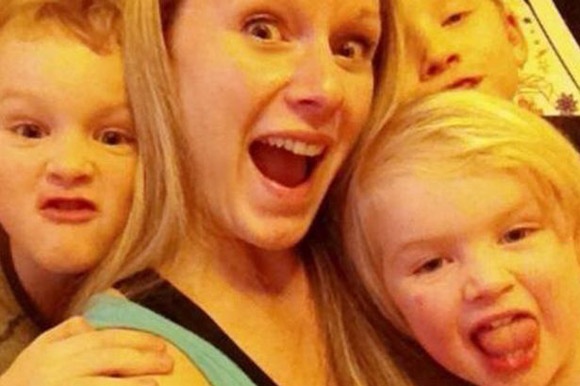 Ba me an nhau thai sau khi sinh con hinh anh