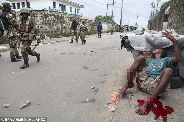 Mau nguoi chua Ebola tro thanh con sot o cho den hinh anh