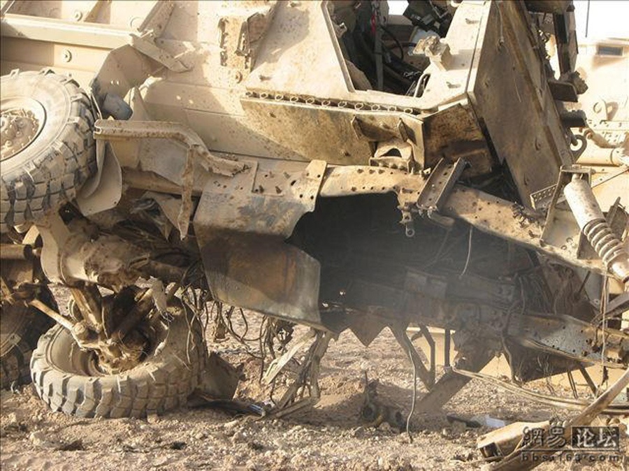 Phần đáy của chiếc thiết giáp này 