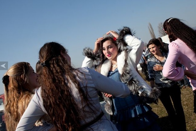 Chợ cô dâu là sự kiện thường niên ở làng Mogila.