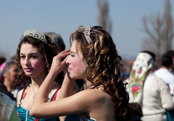 Theo truyền thống, 