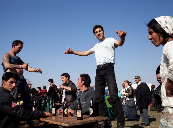 Không chỉ tìm kiếm bạn đời, các thanh niên còn tham gia nhiều hoạt động khác. 