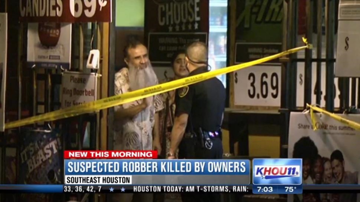 Xe cấp cứu và cảnh sát nhanh chóng xuất hiện tại hiện trường. Hiện tại, cảnh sát vẫn chưa tiết lộ danh tính kẻ đột nhập. Ảnh: New York Daily News