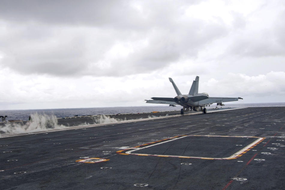 Tiêm kích trên hạm F/A-18