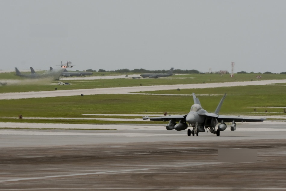 Bên cạnh các tiêm kích trên hạm