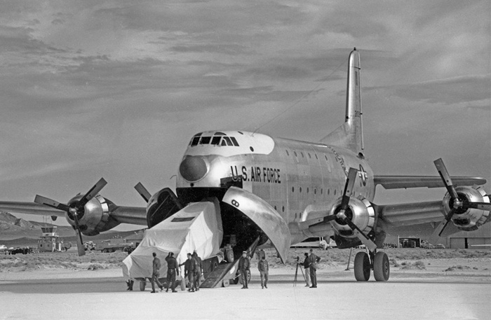 Khu vuc 51 tuyet mat tren sa mac cua khong quan My hinh anh