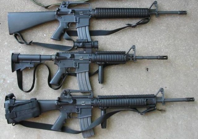 M16 là súng trường tiến công chủ lực của quân đội Mỹ được đưa vào sử dụng thử nghiệm tại chiến trường Việt Nam từ năm 1963. Từ năm 1969 trở đi M16 trở thành súng trường tiến công bộ binh tiêu chuẩn của quân đội Mỹ. M16 hoạt động theo nguyên tắc trích khí