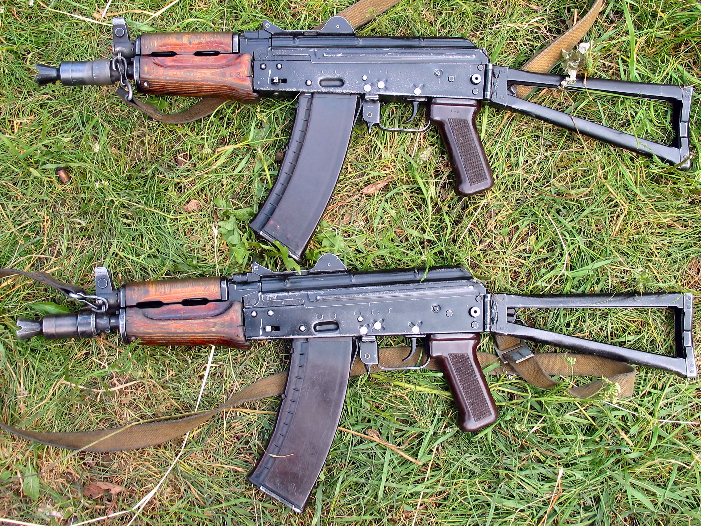 AKS-74U là một biến thể rút gọn của AK-74 dành riêng cho các đơn vị đặc nhiệm 