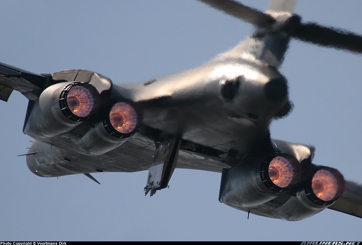 B-1 được trang bị 4 động cơ phản lực 