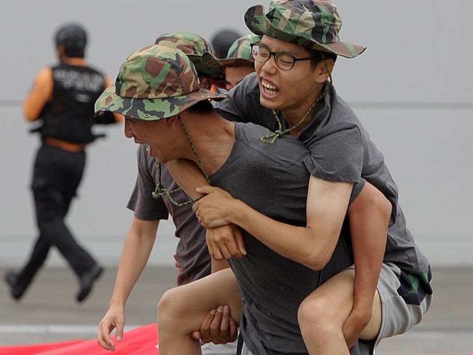 Nan bat nat trong quan doi nghiem khac bac nhat the gioi hinh anh