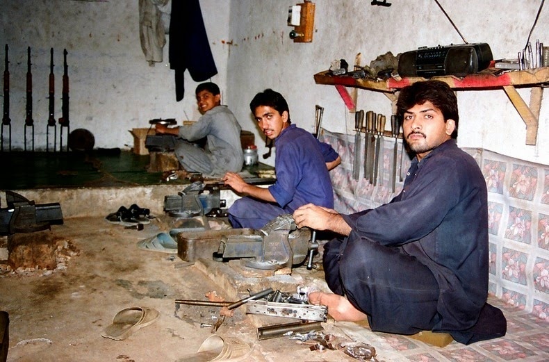 Cuoc song trong lang san xuat sung lau hinh anh