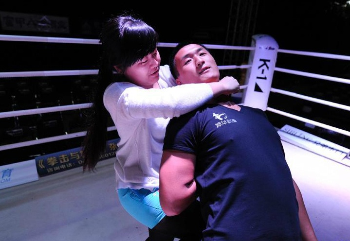 Phu nu Trung Quoc tap vo de chong quay roi tinh duc hinh anh