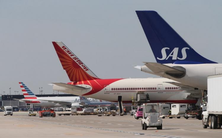 Mot nguoi phong hoa, hon 1.700 chuyen bay hoan hinh anh