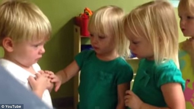 Cong dong mang phat sot vi tranh cai cua 3 tre hinh anh