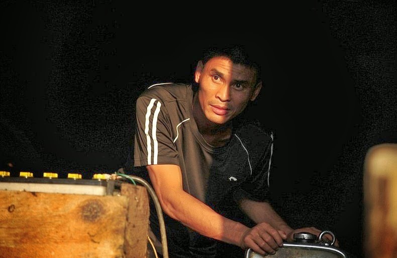 Đương nhiên Zhang là người mong ngày khánh thành con đường nhất, bởi khi đó anh có thể bỏ công việc nguy hiểm.