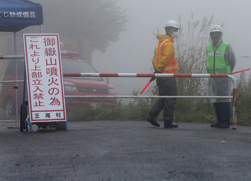 Mai chup anh trong bao, nhom quan chuc My gap nan hinh anh