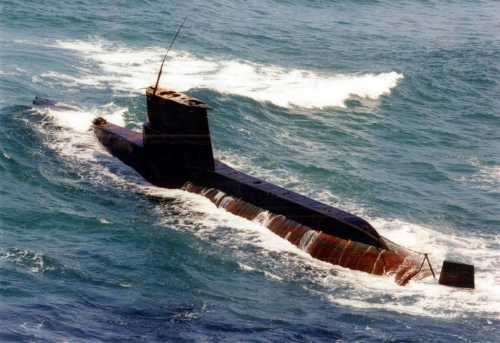 Vu dot nhap Han Quoc cua tau ngam Trieu Tien 18 nam truoc hinh anh