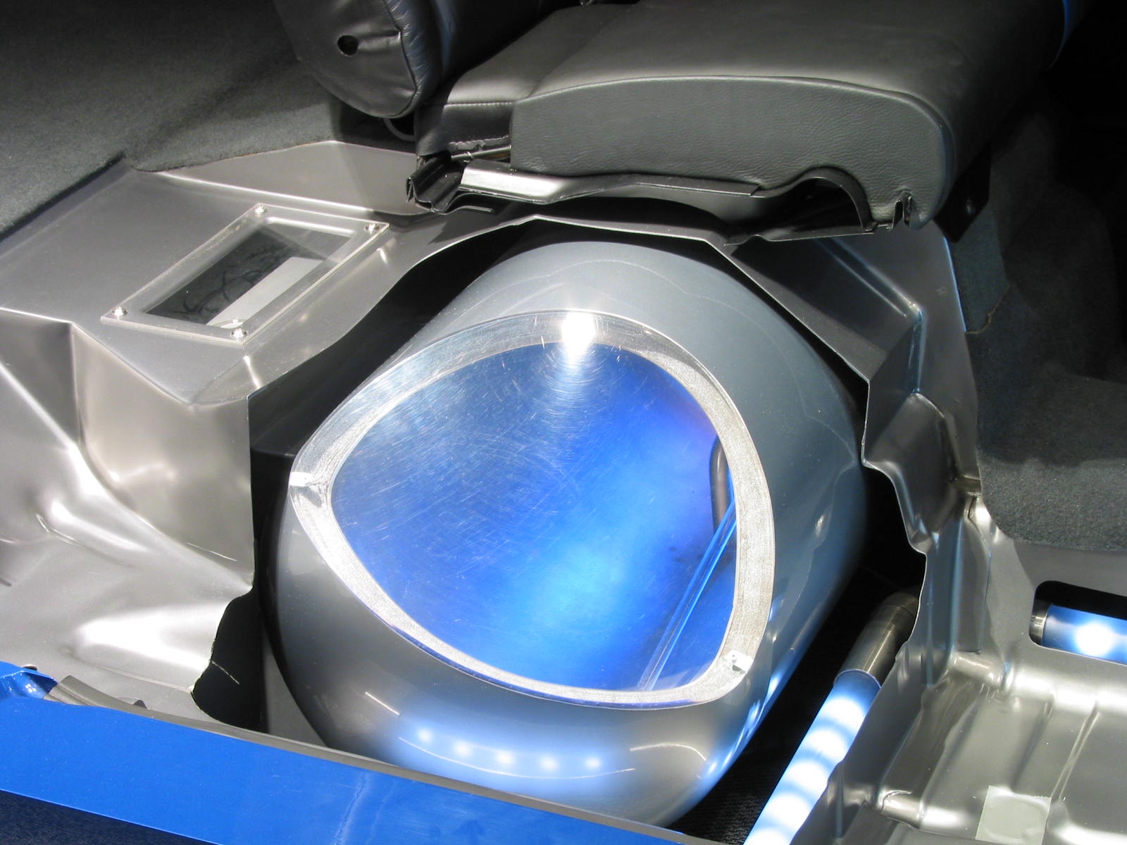 Bình chứa nhiên liệu dành cho xe sử dụng khí  hydro lỏng. Ảnh: Science Daily