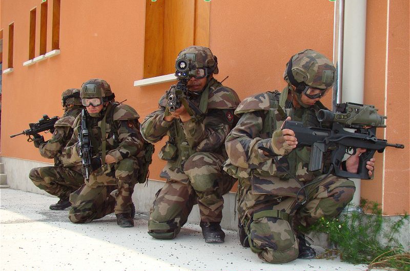 Với FELIN người lính có thể lợi dụng địa hình địa vật để ẩn nấp