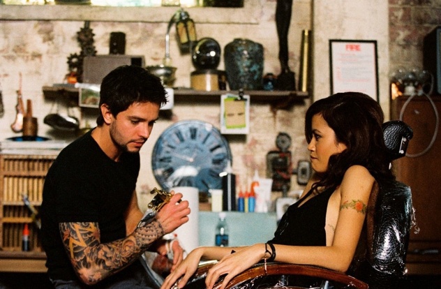 Phong trào xăm núm vú đang có xu hướng tăng dần ở Anh. Ảnh: blogspot.com