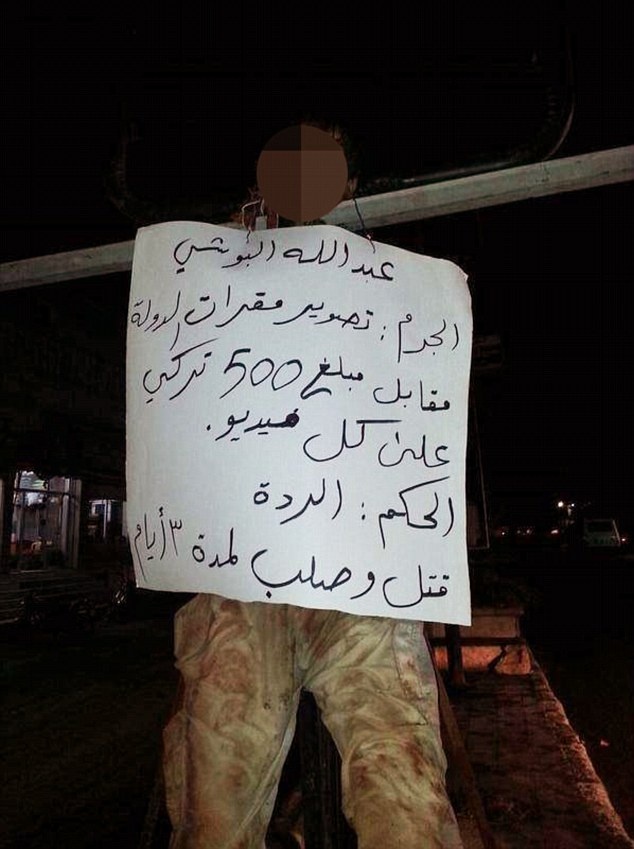 IS dong dinh dong doi len cay thap gia vi toi phan dao hinh anh