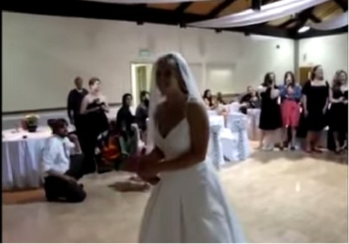 Nhung tinh huong hai huoc trong dam cuoi hinh anh