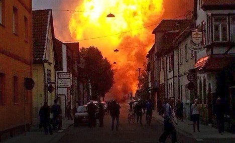 No ong dan gas tai Duc, lua boc cao 200 m hinh anh