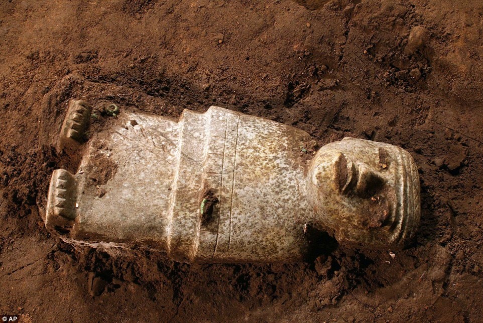 Hon 50.000 linh vat lo dien trong duong ham bi an o Mexico hinh anh