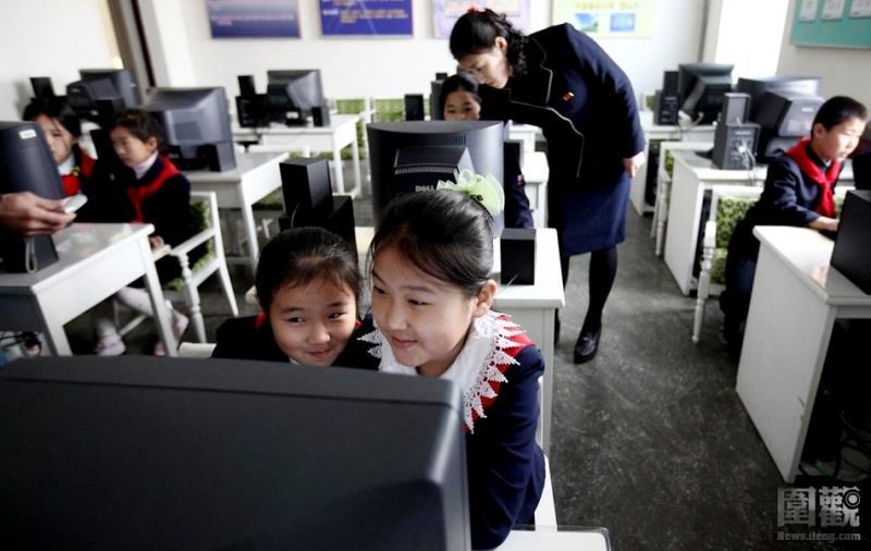 Phòng tin học với trang thiết bị đầy đủ giúp trẻ e Bình Nhưỡng tiếp cận với thế giới bên ngoài nhiều hơn.