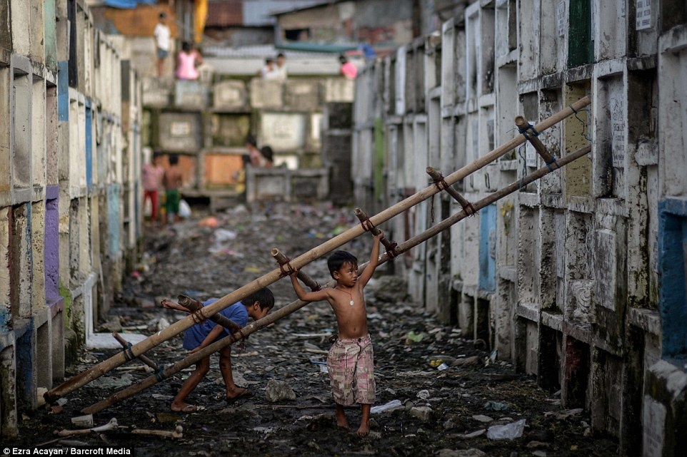 Cuoc song cua nhung dua tre o tren noc mo hinh anh