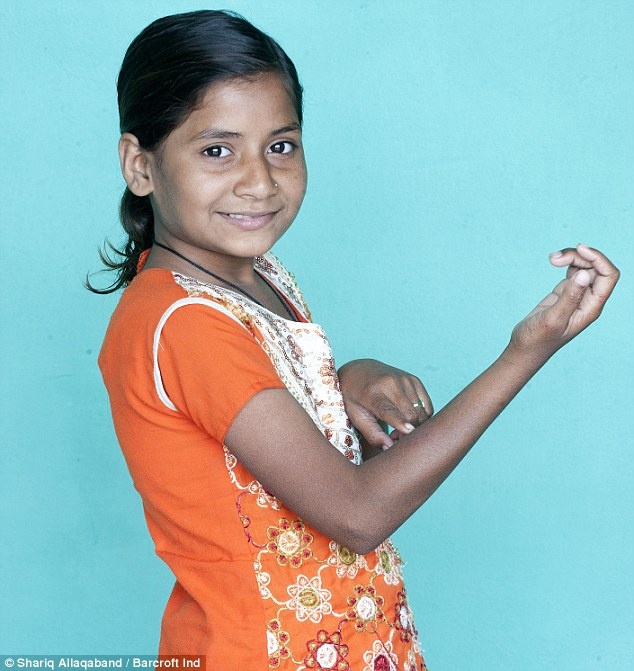 Nhưng Kajol từng đối mặt tử thần nhiều lần do chơi với những con rắn.