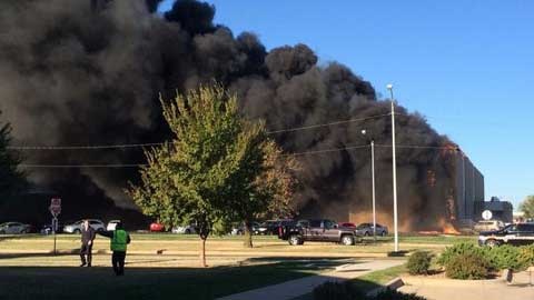 May bay dam vao toa nha tai My hinh anh