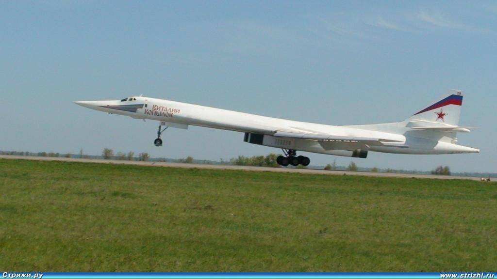 Tu-160 có trọng lượng cất cánh tới 
