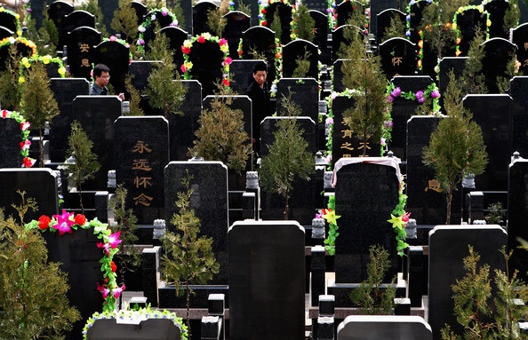 Quan chuc Trung Quoc mua xac nguoi de dat chi tieu hoa tang hinh anh