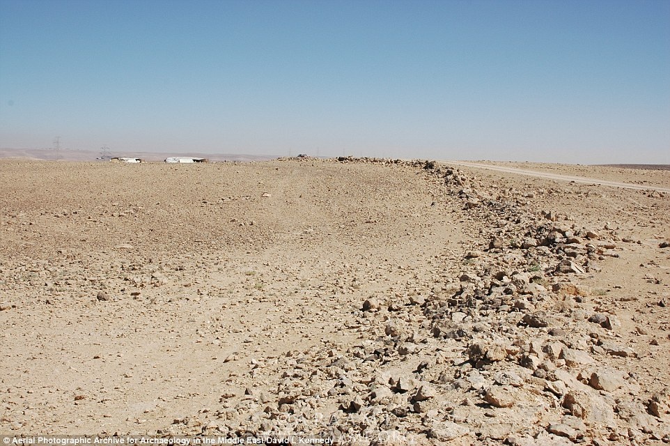 Cận cảnh những viên đá tạo nên một vòng tròn. 