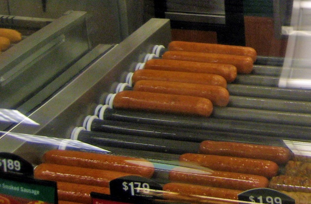 Rickey Joe Moore ngồi tù 3 năm vì trộm một chiếc xúc xích. Ảnh: