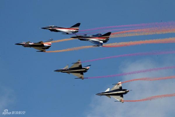 Tiem kich J-10 tro tai nhao lon tai China Airshow 2012 hinh anh