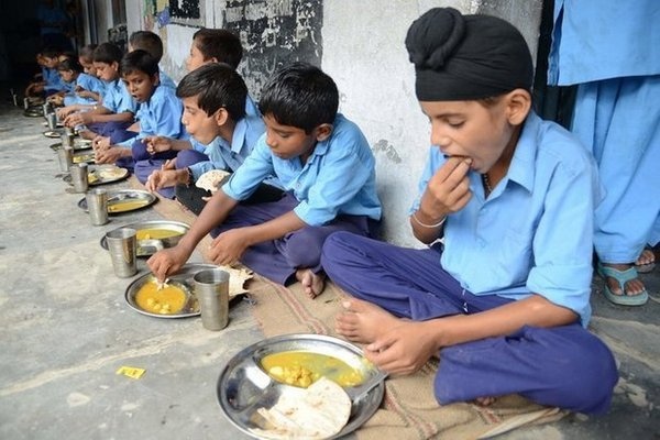 Co giao vo tinh giet hoc sinh vi khong noi tieng Anh hinh anh