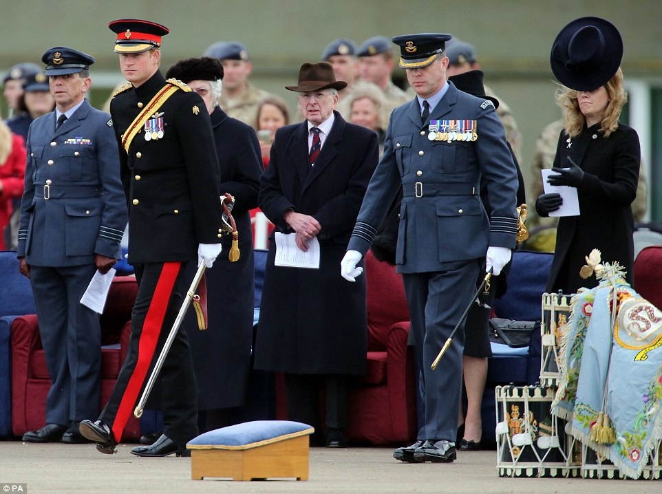 Ngay sau khi Harry đọc diễn văn