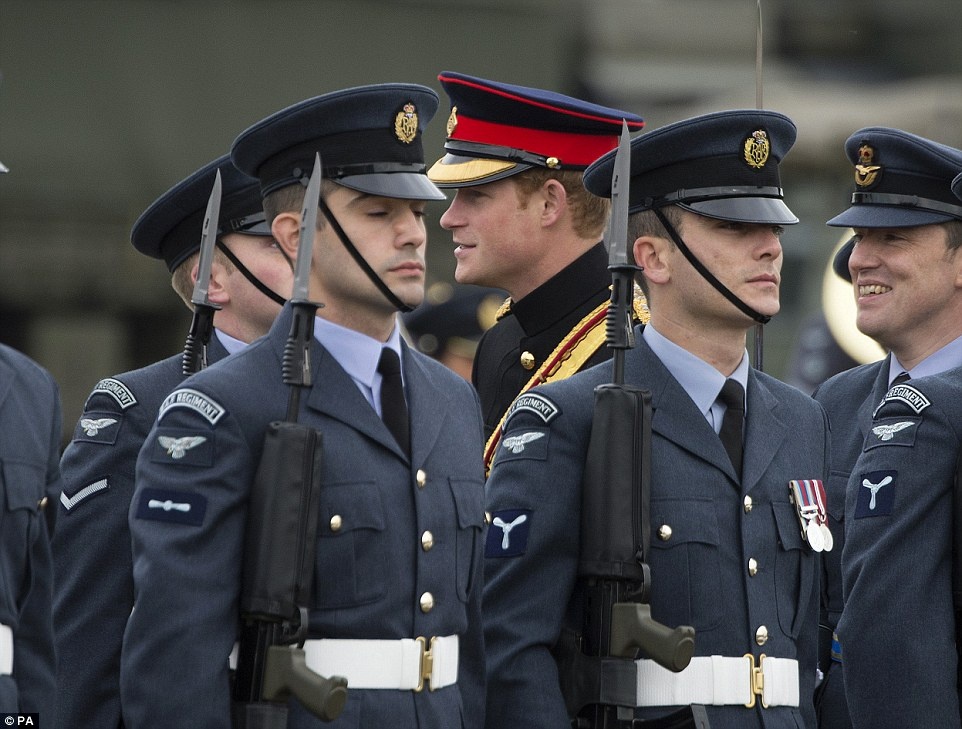 Trên thực tế, Harry là chỉ huy danh dự của căn cứ không quân Honington từ năm 2008.