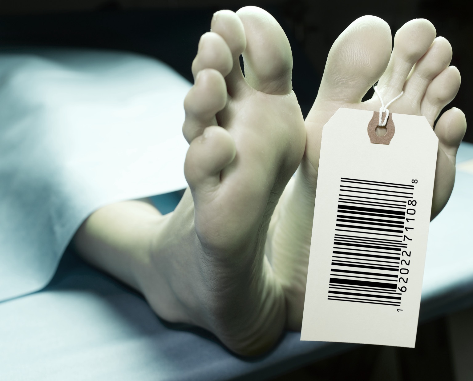 Cu ba 91 tuoi song lai trong nha xac hinh anh