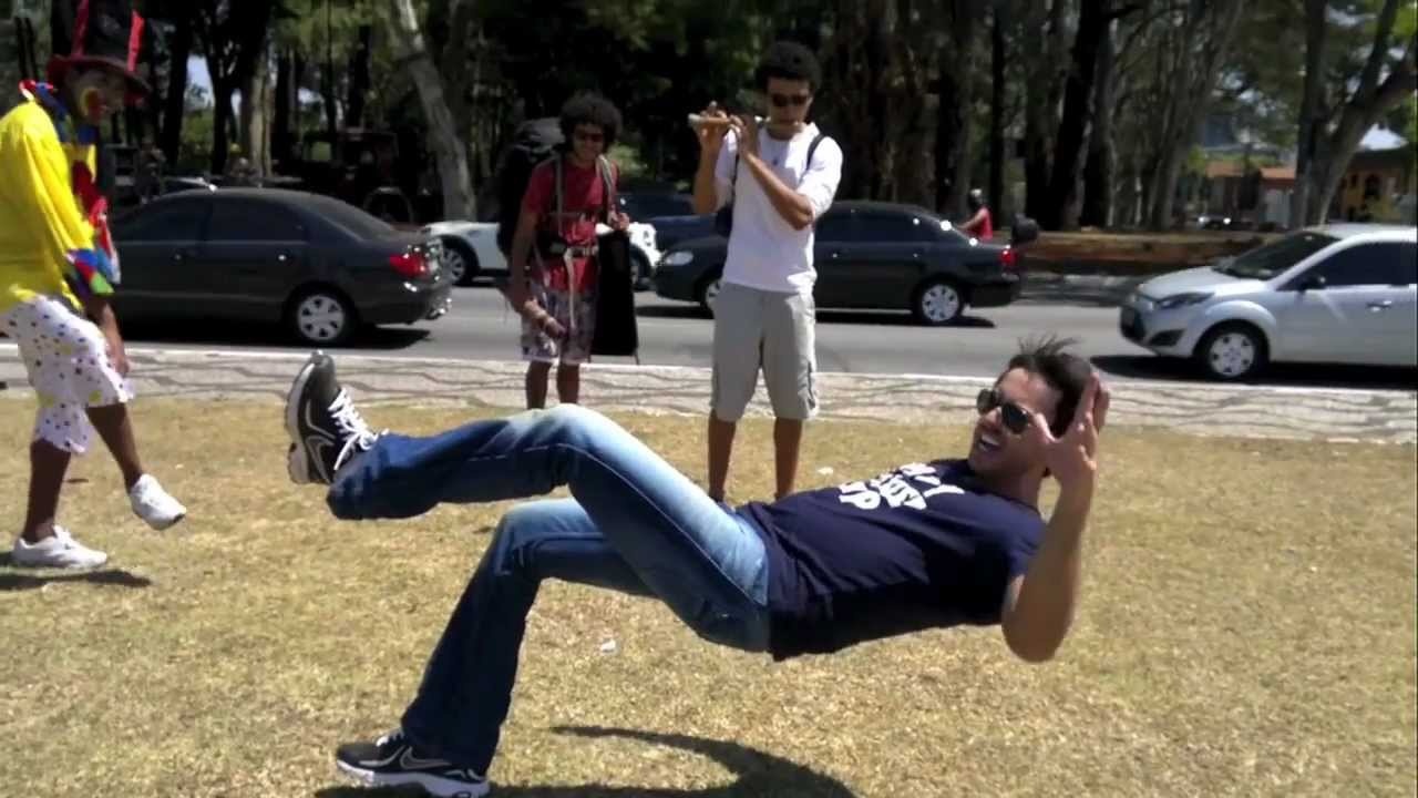 Anh chang ngoi, nam lo lung trong khong trung hinh anh