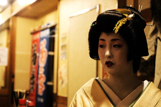 Nhũng chiếc trâm cài tóc, kanzashi, là vũ khí ưa thích của các ninja nữ. Ảnh: Fergus Randall