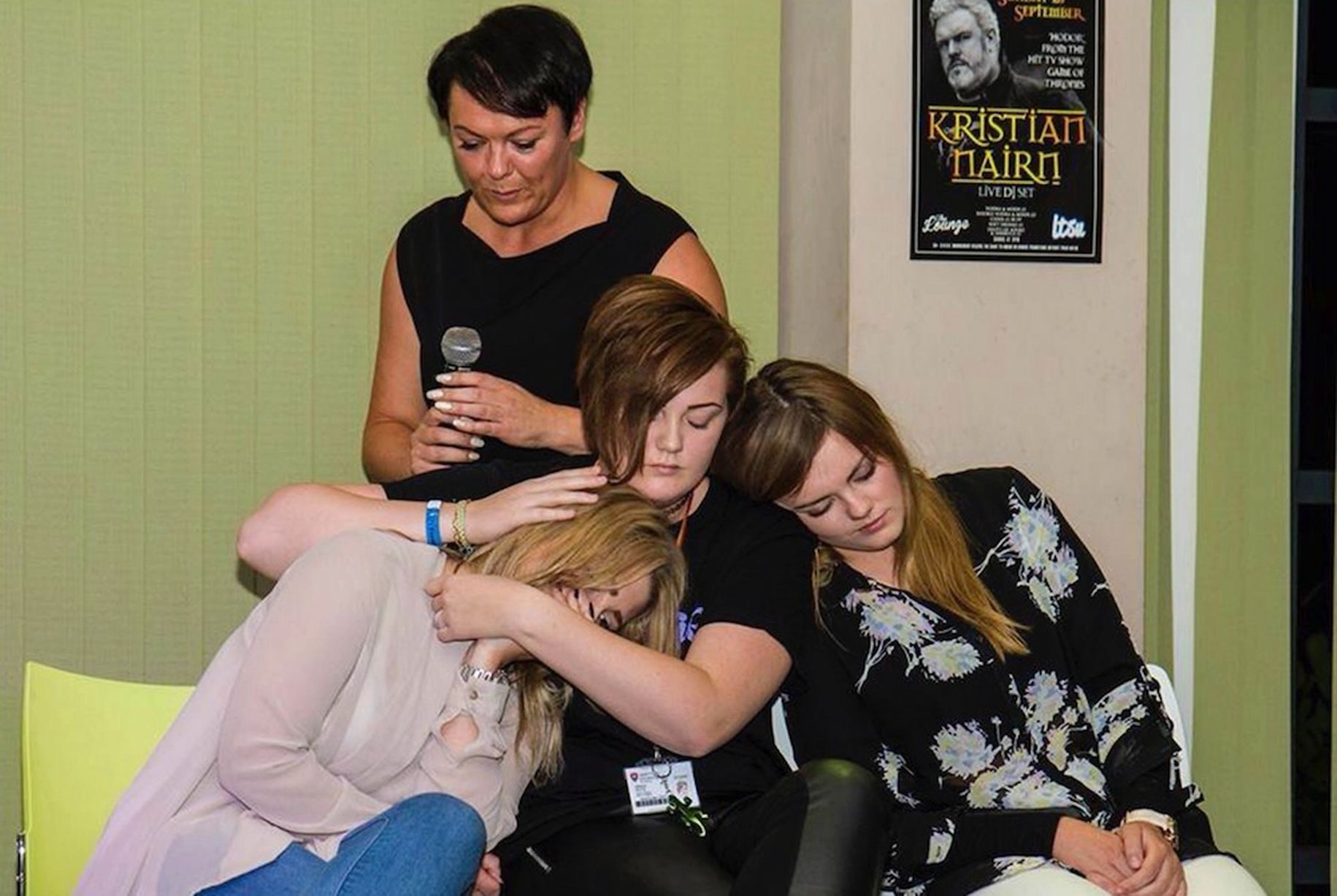  “Ban đầu, nhiều người tỏ ra hoài nghi về chương trình và không tin một con chó có khả năng làm điều đó. Nhưng khi nhìn thấy Princess, họ hoàn toàn sững sờ”, Krystyna kể lại.