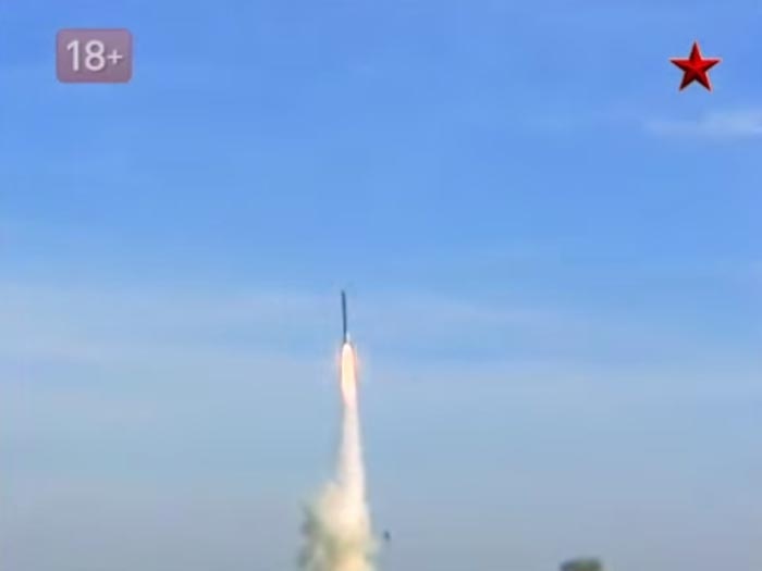 Xem ten lua chong ham manh nhat the gioi tieu diet muc tieu hinh anh