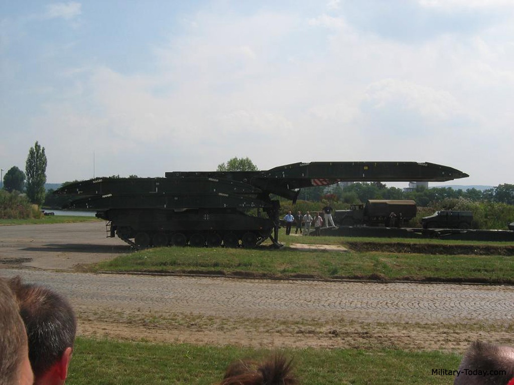 Xe bắc cầu bọc thép di động PSB 2 